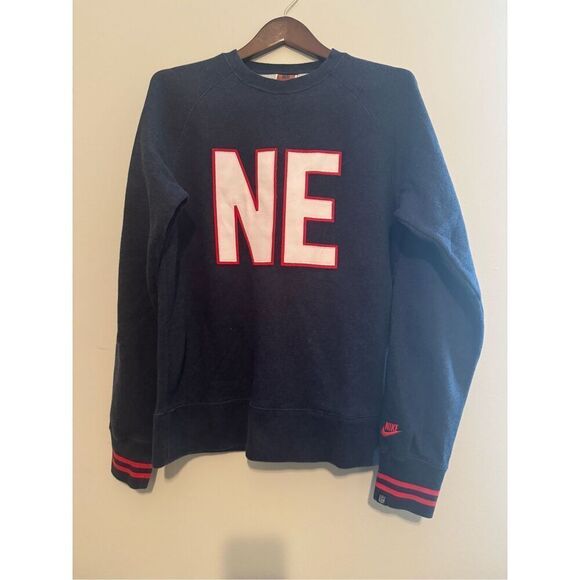 RARE Nike NFL New England Patriots Embroidered “NE”Crew Neck Sweatshirt - Small - Picture 2 of 15